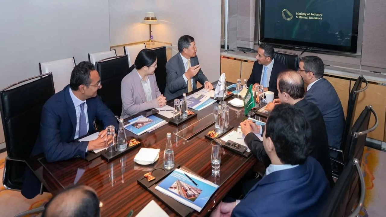 الخريّف يستهدف من شنغهاي تعزيز الشراكات الاستثمارية مع عمالقة الصناعة الصينية